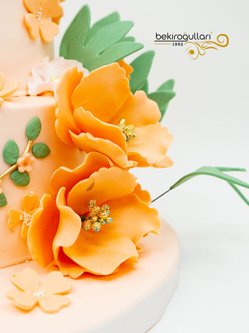 Turuncu Çiçekli Pasta