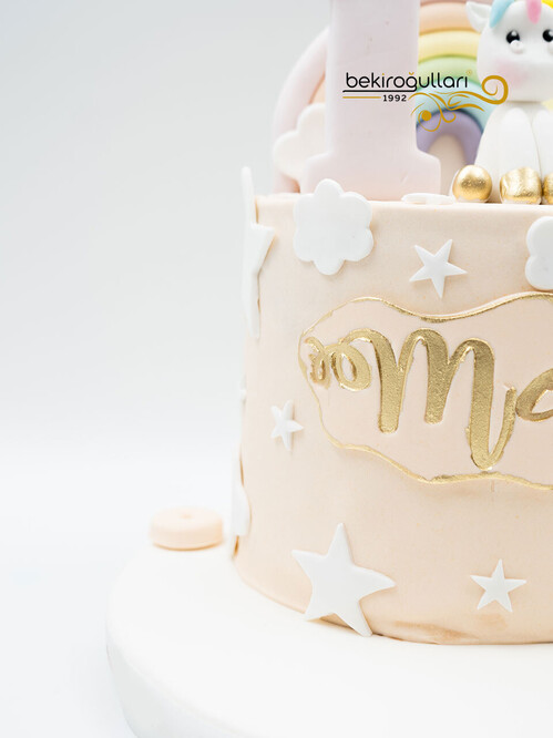 Unicorn ve Bulutlar Konsept Pasta