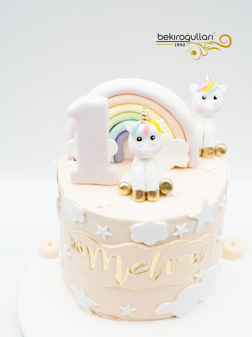 Unicorn ve Bulutlar Konsept Pasta