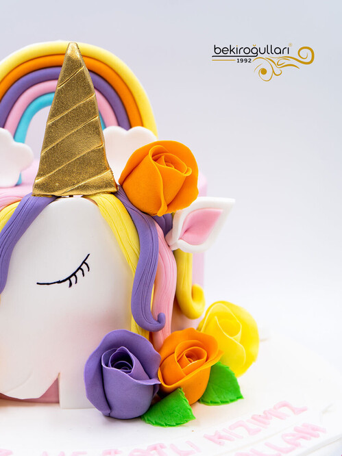 Unicorn ve Renkli Çiçekler Konsept Pasta