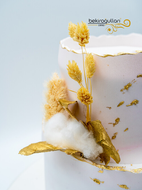 Varak Detaylı Minimal Pasta