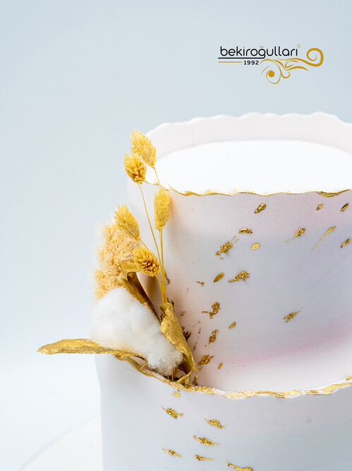 Varak Detaylı Minimal Pasta