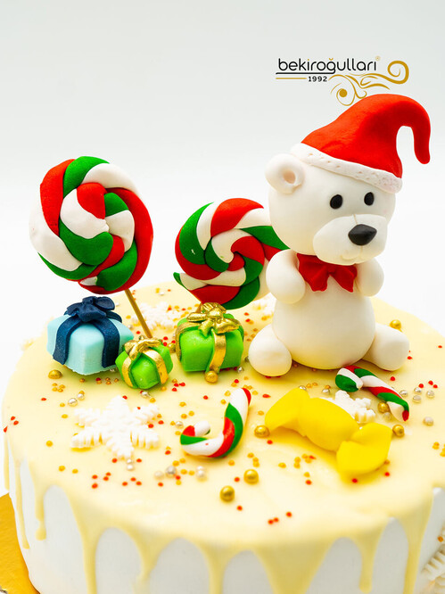 Yılbaşı Süslemeli Pasta