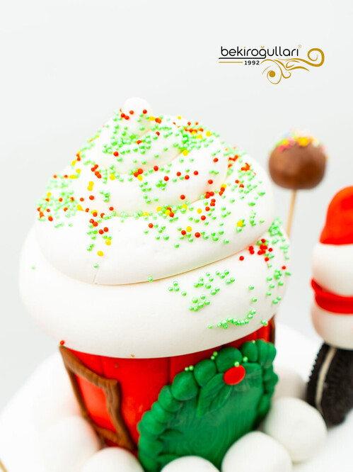 Yılbaşı Süslemeli Konsept Pasta