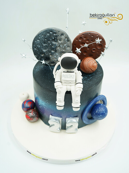 Astronot Detaylı Butik Pasta
