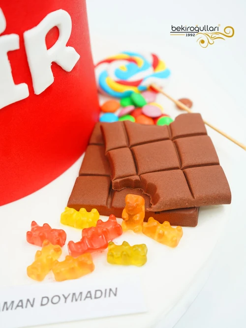 Atıştırmalık Ve Erkek Çocuk Figür Butik Pasta