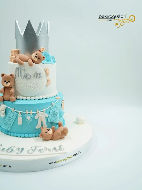 Ayı ve Taç Detaylı Butik Pasta