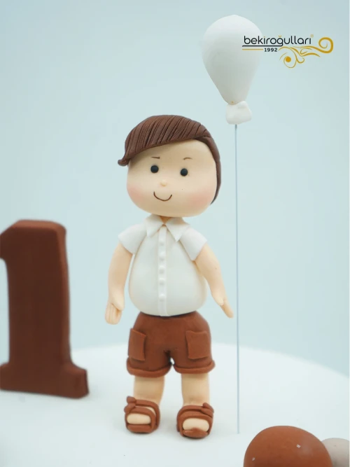 Balonlar ve Erkek Çocuk Pasta