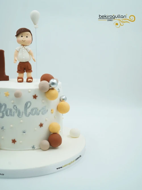 Balonlar ve Erkek Çocuk Pasta