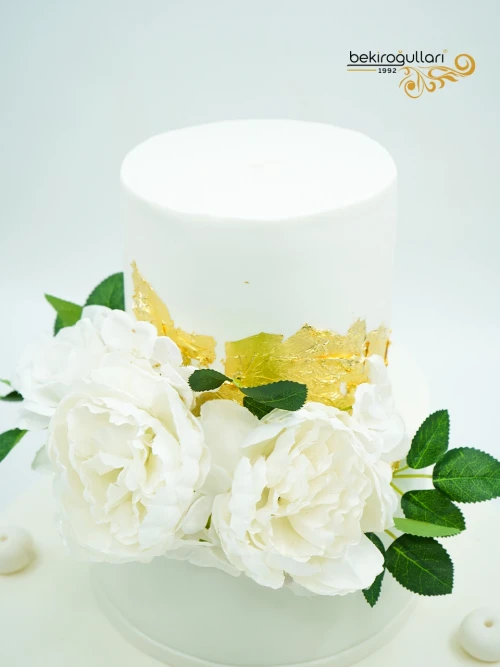 Beyaz Çiçek Detay Söz Nişan Pastası
