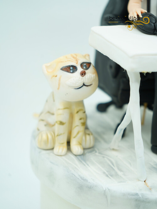 Bilgisayar Detaylı Erkek Figür Pasta