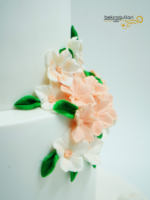 Çiçek Detaylı Konsept Pastası