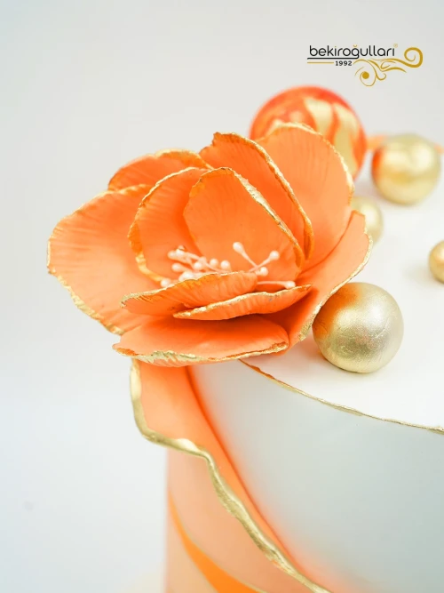 Çiçek Detaylı Turuncu Pasta