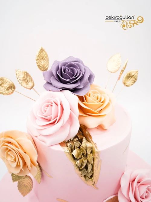 Çiçek Ve Gold Detay Butik Pasta