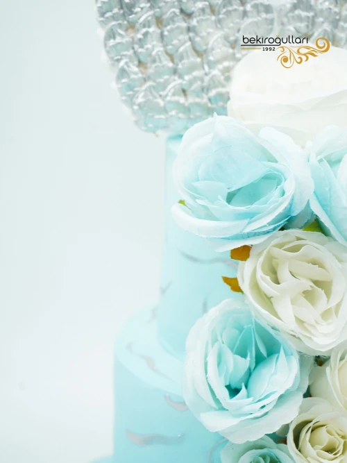 Çiçek Ve Kanat Tasarım Pasta