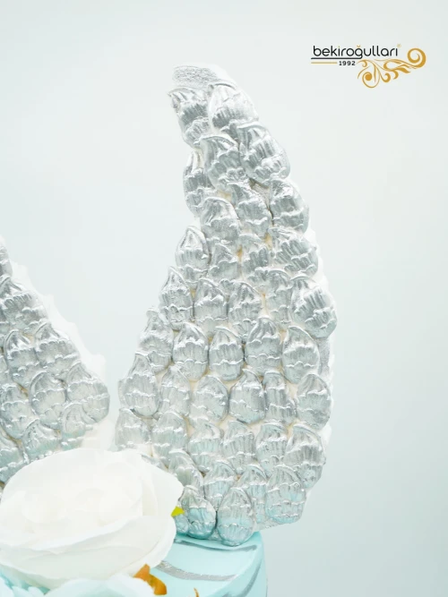 Çiçek Ve Kanat Tasarım Pasta