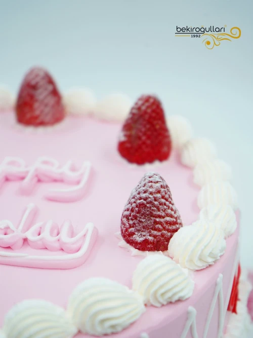 Çilek Süslemeli Naked Cake
