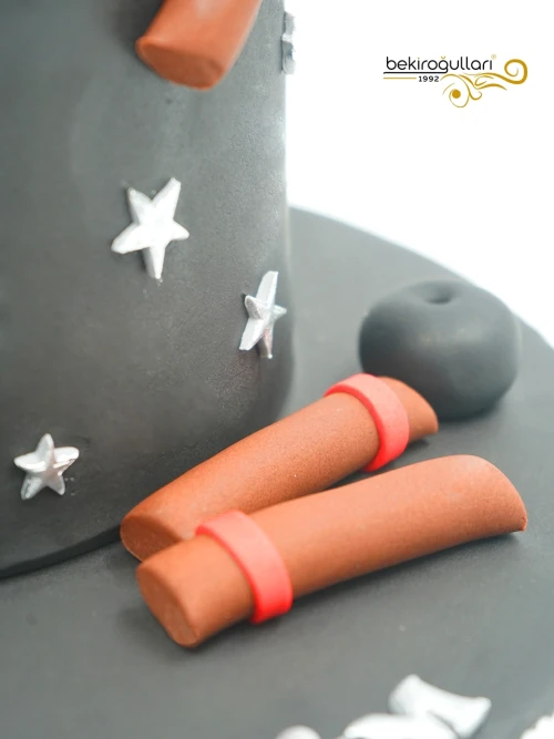 Dolar Ve Puro Detaylı Erkek Figür Butik Pasta