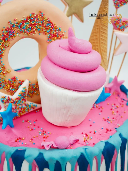 Donut Süslemeli Butik Pasta