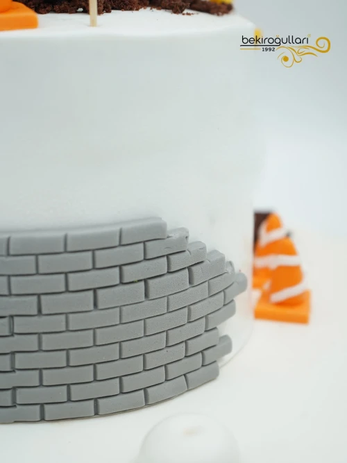 Dozer Detaylı Butik Pasta