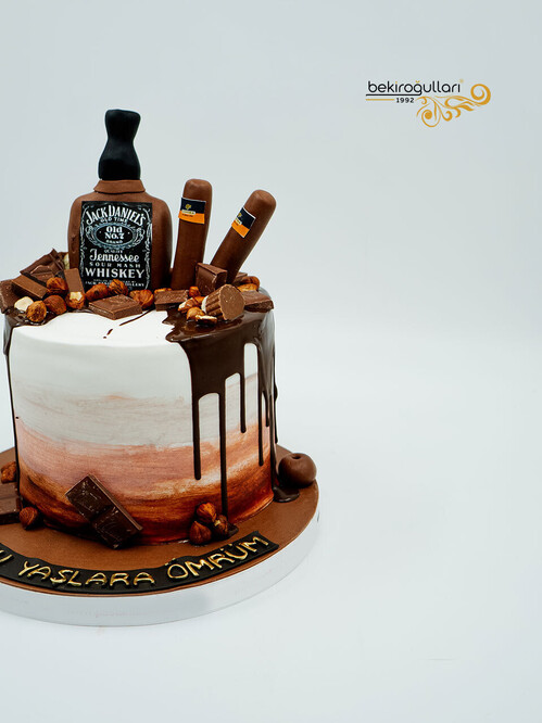 Fındık Süslemeli Butik Pasta