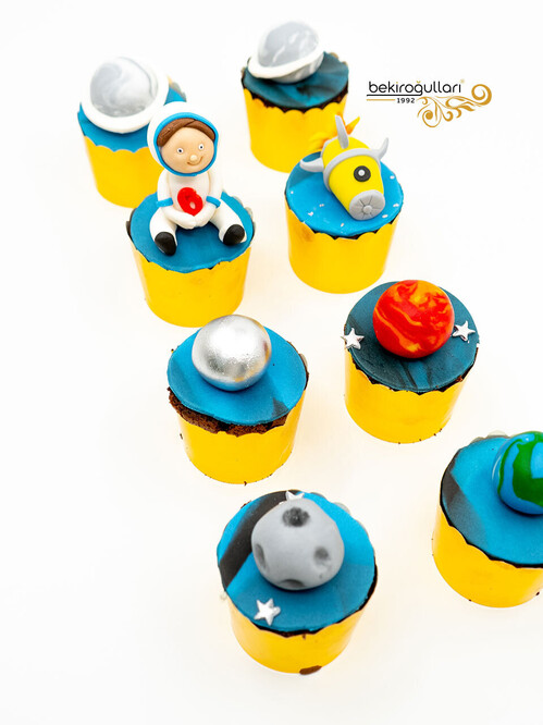 Galaksi Temalı Cupcake