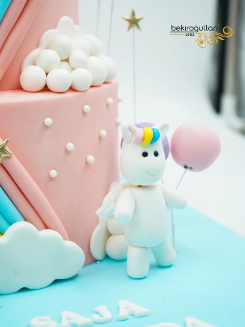 Gökkuşağı Ve Unicorn Konsept Pasta