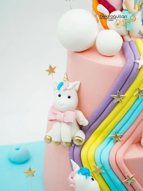 Gökkuşağı Ve Unicorn Konsept Pasta