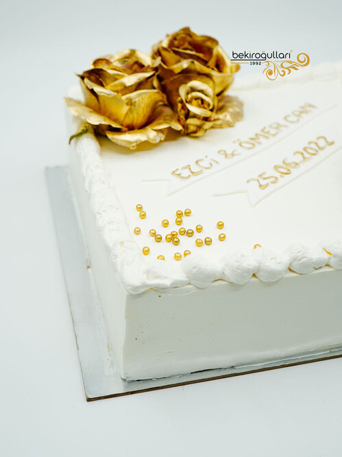 Gold Çiçek Süslemeli Pasta