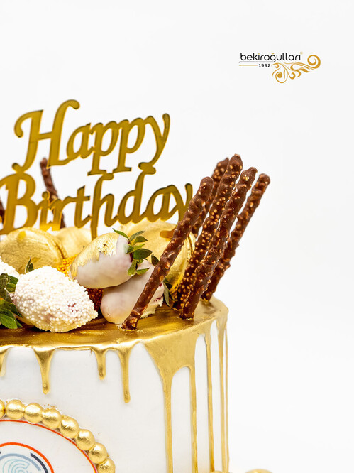 Gold Çilek Süslemeli Konsept Pasta