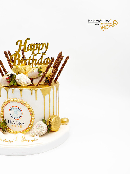 Gold Çilek Süslemeli Konsept Pasta