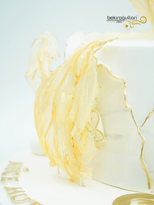 Gold Detay Süslemeli Pasta