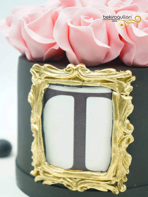 Gül Detaylı Butik Pasta