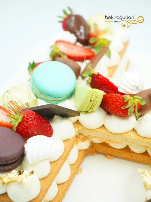 H Harfi Meyveli Kurabiye Pasta