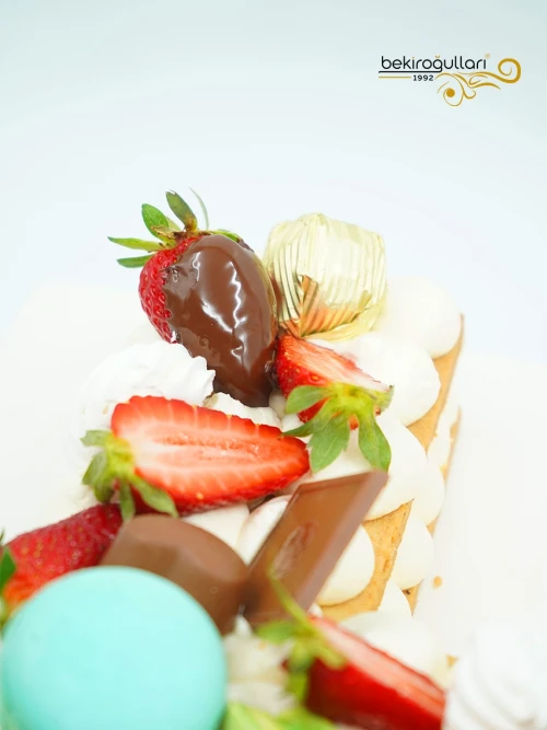 H Harfi Meyveli Kurabiye Pasta