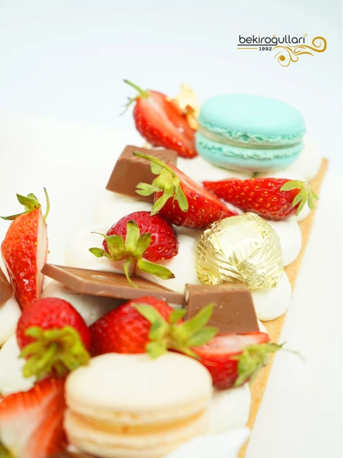 H Harfi Meyveli Kurabiye Pasta