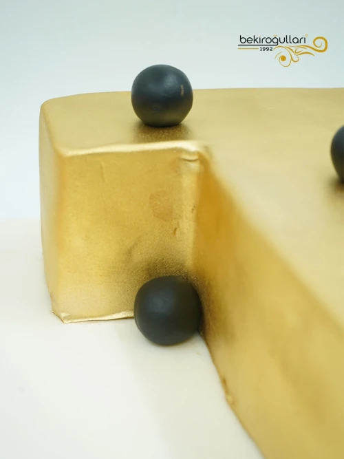 Harf Detaylı Tasarım Pasta