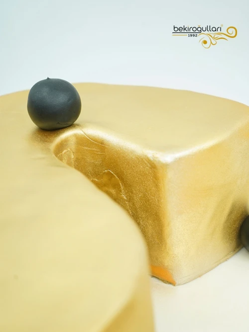 Harf Detaylı Tasarım Pasta