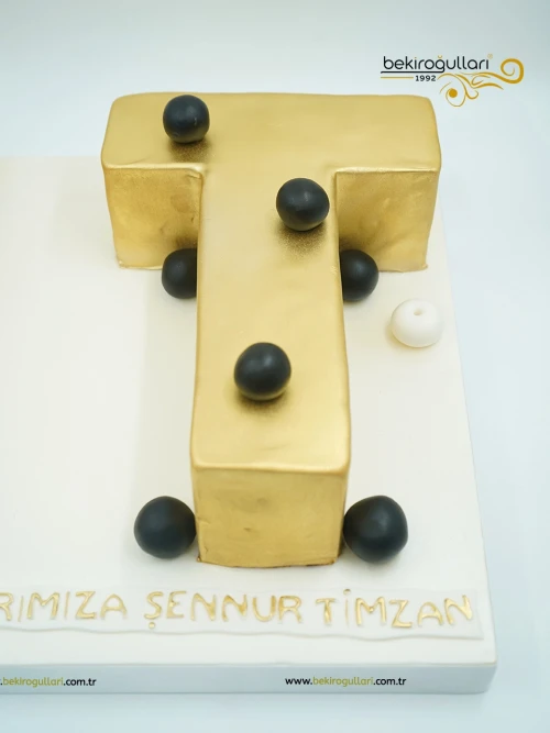 Harf Detaylı Tasarım Pasta