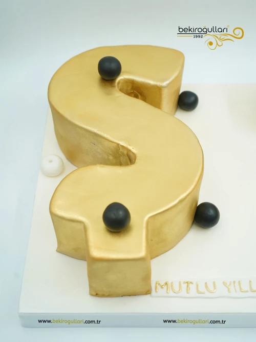 Harf Detaylı Tasarım Pasta