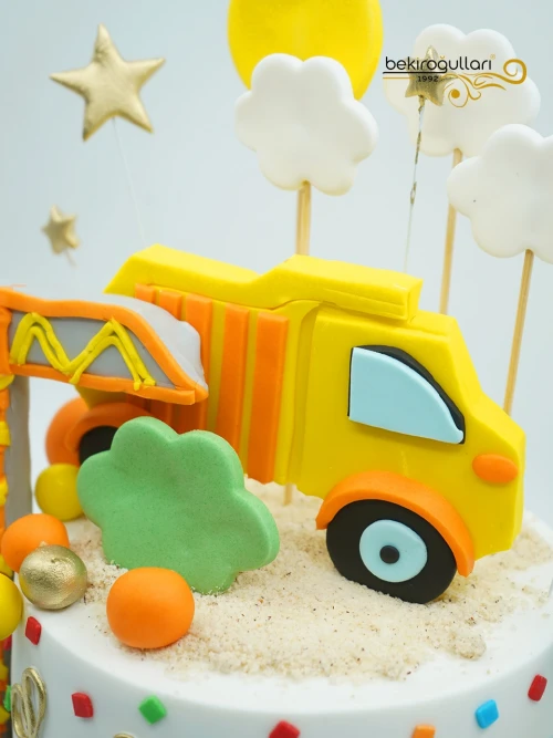 İş Makinesi Ve Yıldız Tasarım Pasta