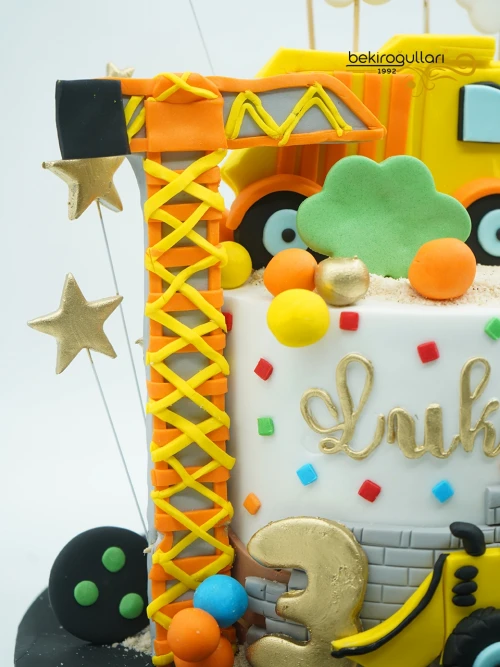 İş Makinesi Ve Yıldız Tasarım Pasta