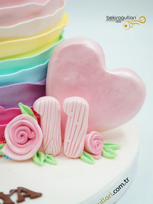 Kalp Detaylı Butik Pasta