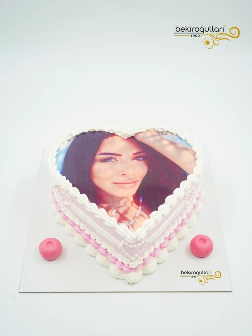 Kalp Detaylı Resimli Pasta