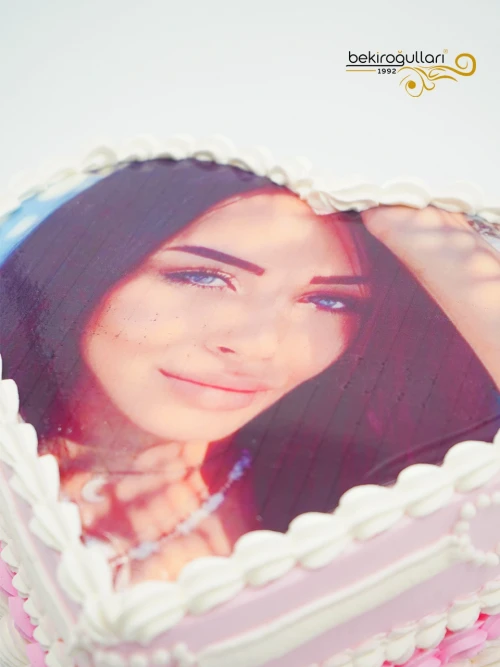 Kalp Detaylı Resimli Pasta