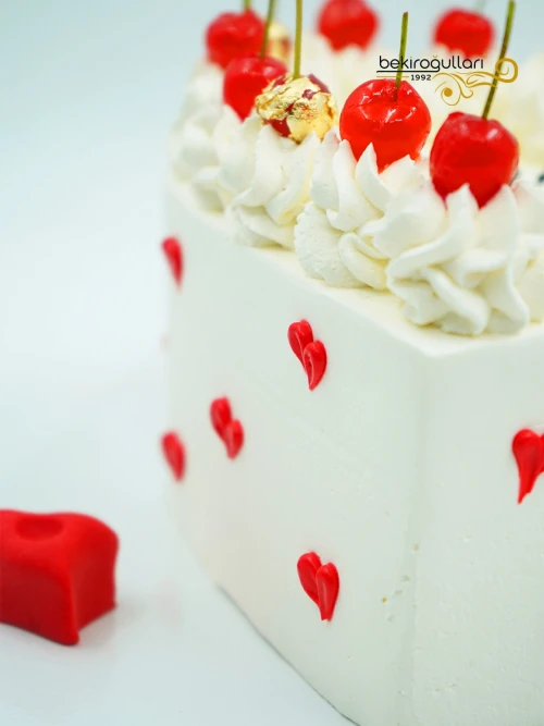 Kalp Süslemeli Naked Pasta