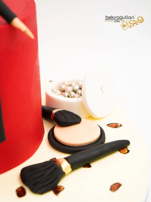 Kişisel Kadın Figür Tasarım Butik Pasta