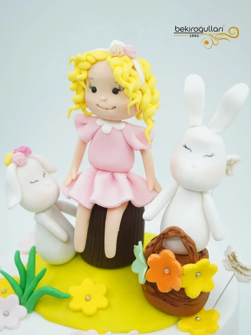 Kız Figür Detaylı Pasta