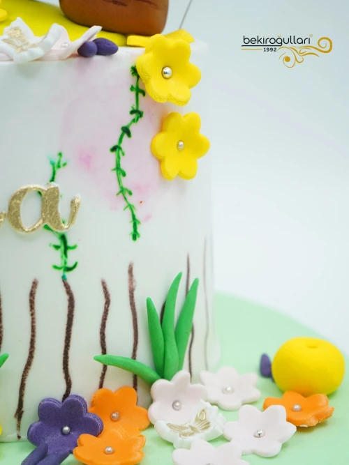 Kız Figür Detaylı Pasta