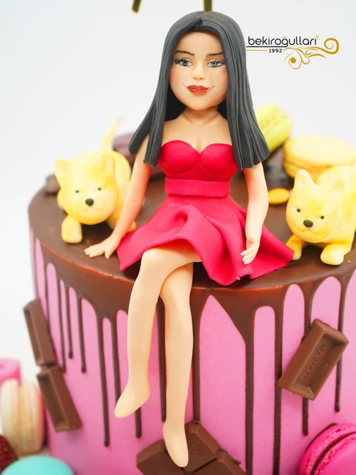 Kız Figür ve Makaron Pasta